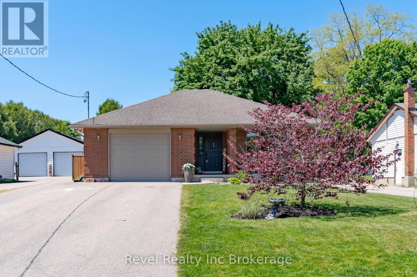 355 OXFORD AVENUE, Ingersoll, Ontario