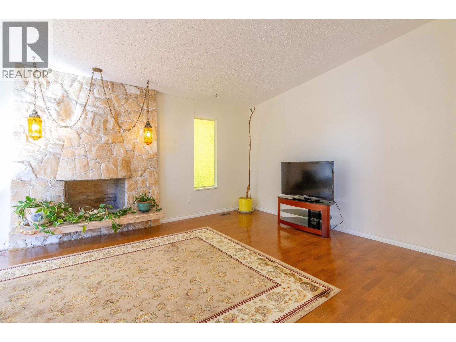 7107 Broadway, Burnaby, British Columbia  V5A 1R7 - Photo 3 - R3162494