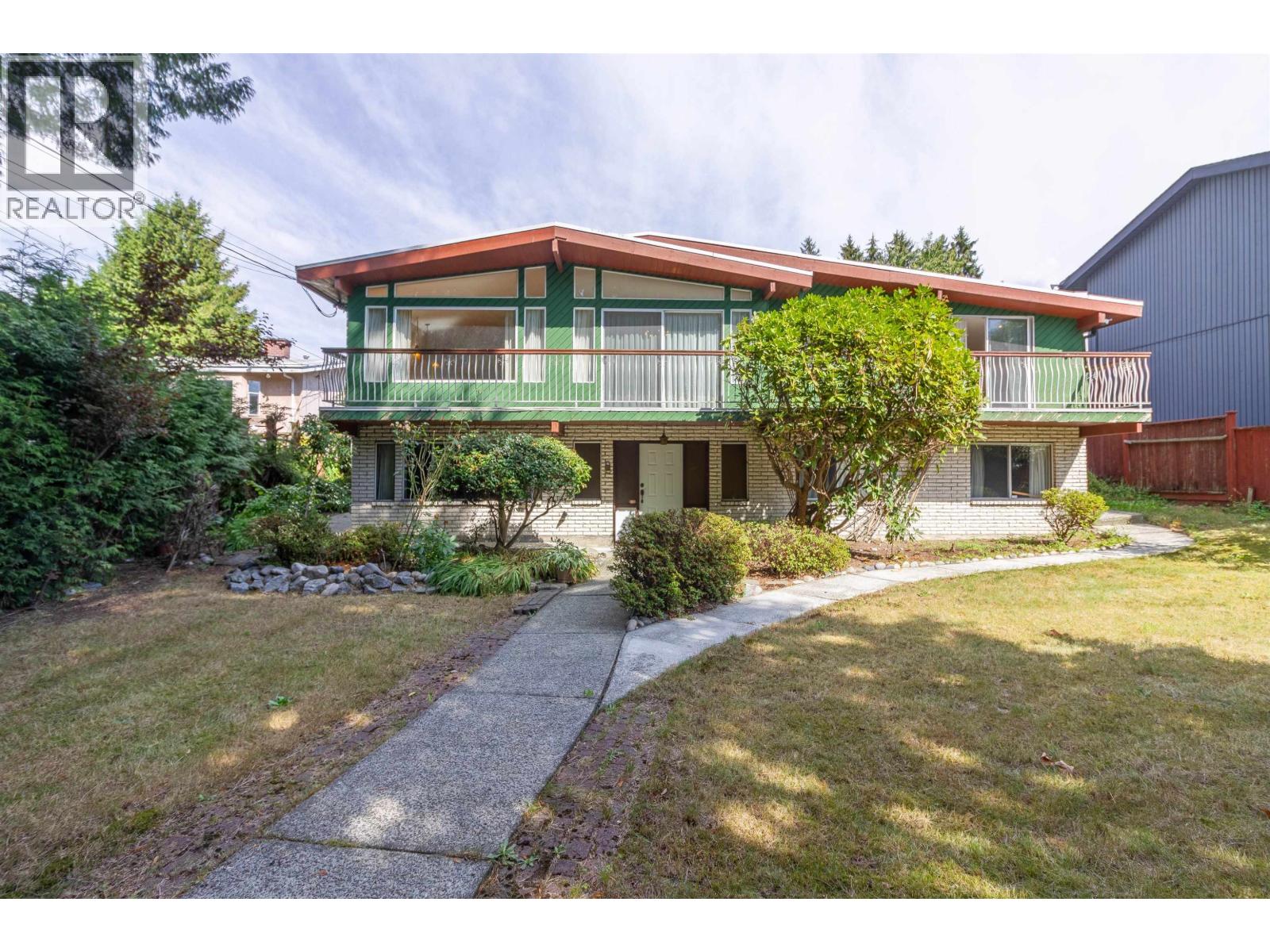 7107 Broadway, Burnaby, British Columbia  V5A 1R7 - Photo 1 - R3162494