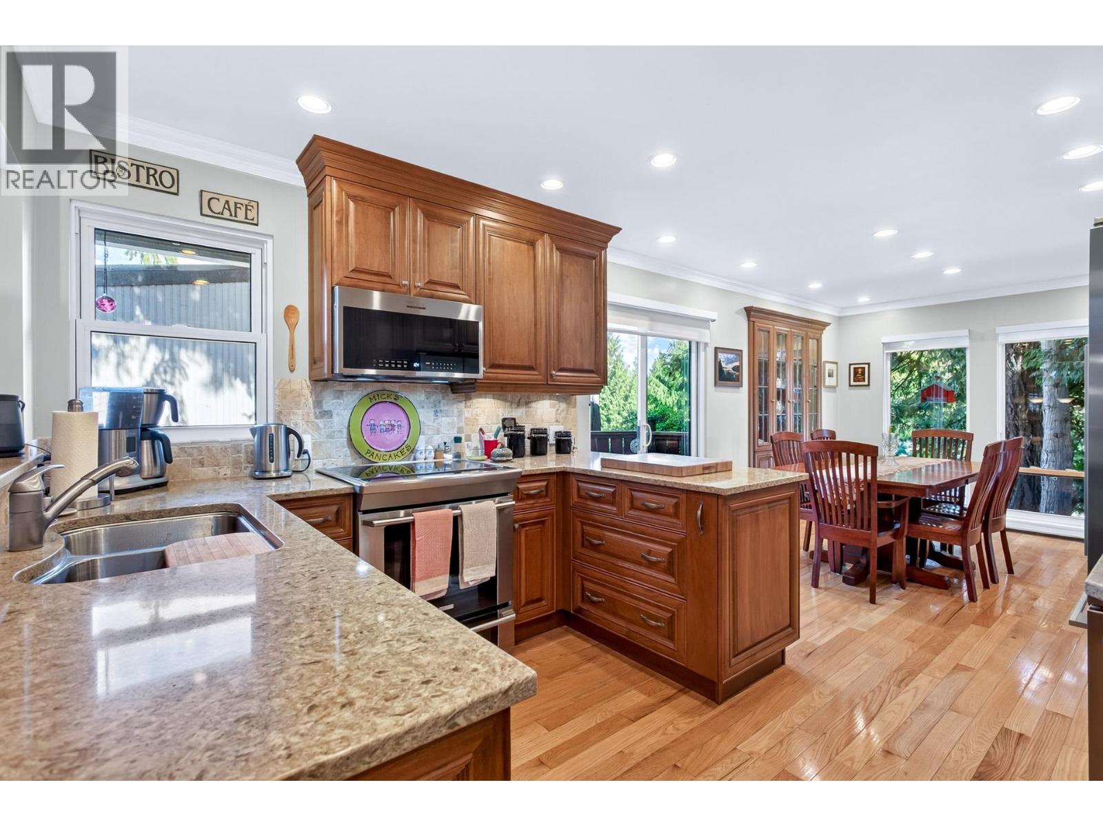 2996 Surf Crescent, Coquitlam, British Columbia  V3C 3S8 - Photo 8 - R3161680