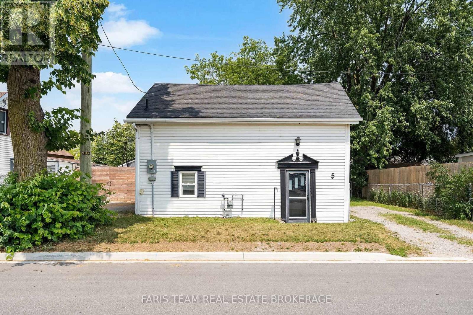 5 ROBERT STREET, Barrie, Ontario