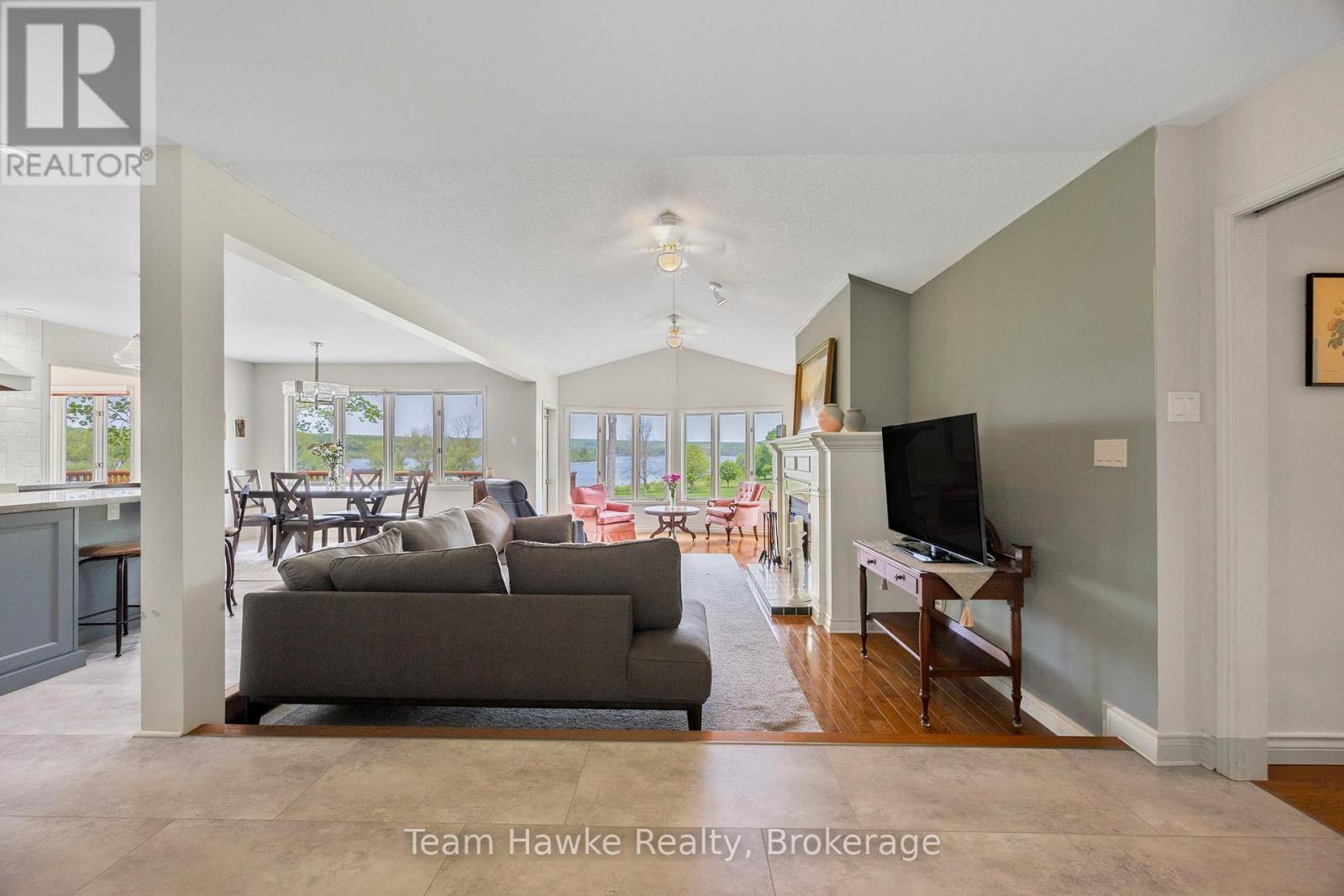 26 Jury Drive, Penetanguishene, Ontario  L9M 1G1 - Photo 4 - S13756260