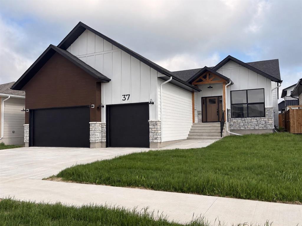 37 Fieldstone Crescent, Brandon, Manitoba  R7B 4J2 - Photo 1 - 202622525