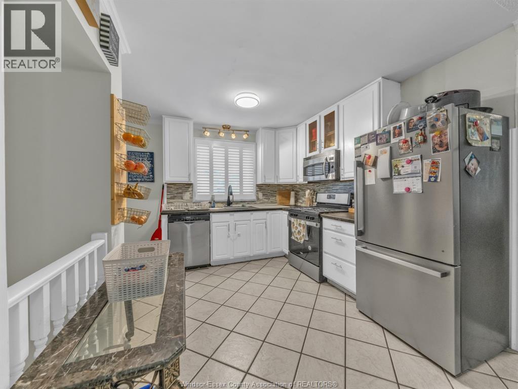 3149 Elmwood Crescent, Windsor, Ontario  N8R 1X5 - Photo 7 - 26021921