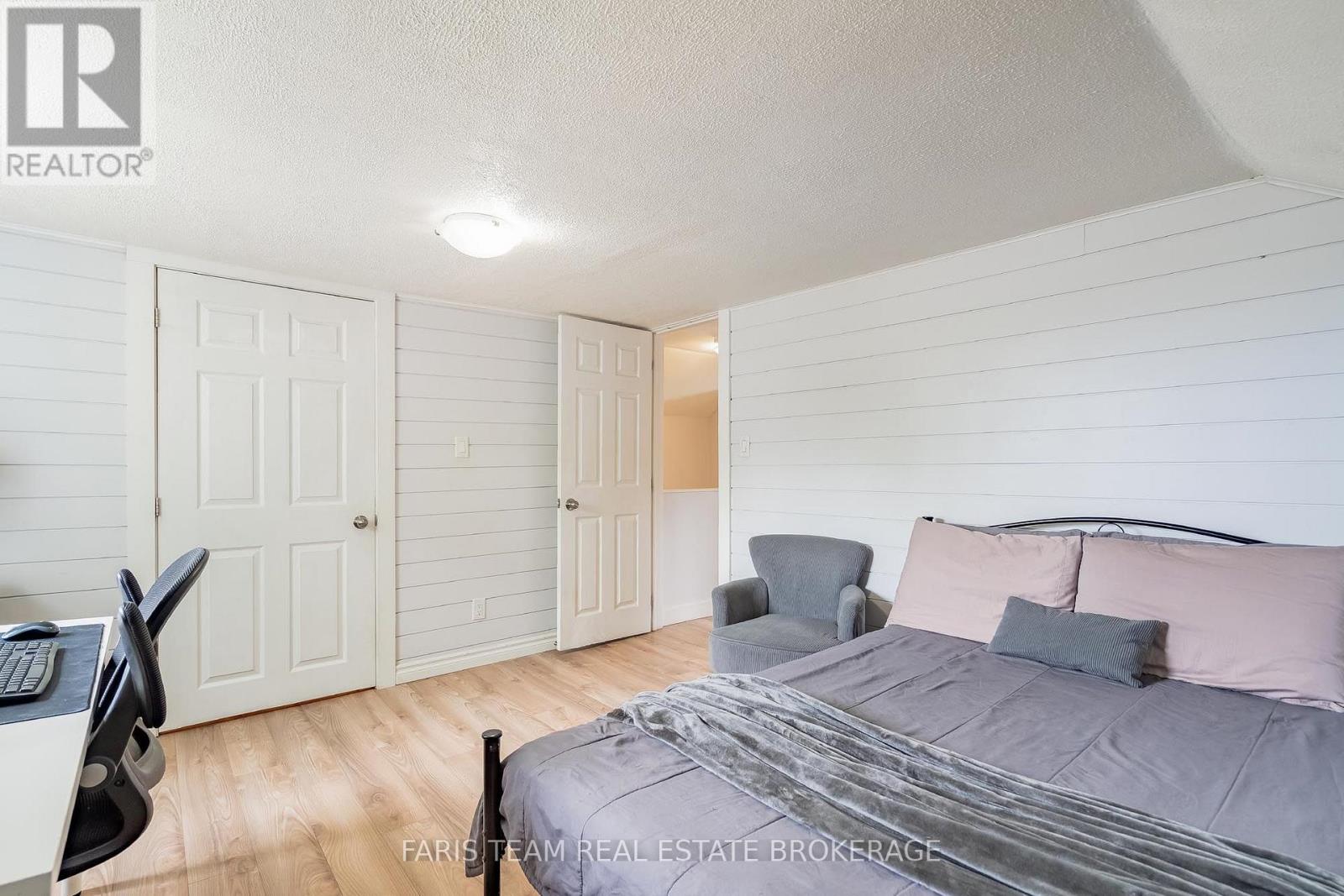 5 Robert Street, Barrie, Ontario  L4N 3H2 - Photo 11 - S13583486