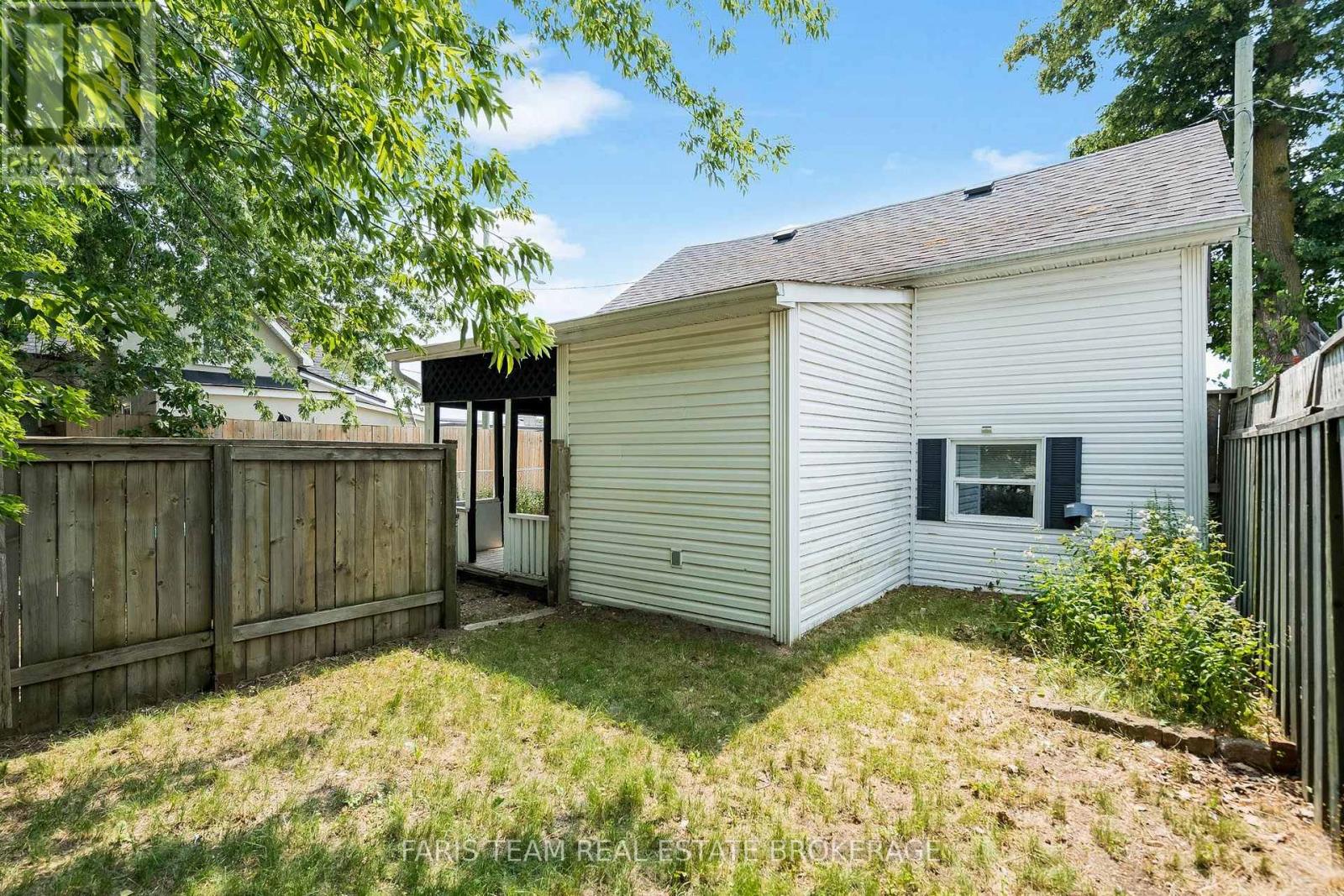 5 Robert Street, Barrie, Ontario  L4N 3H2 - Photo 19 - S13583486