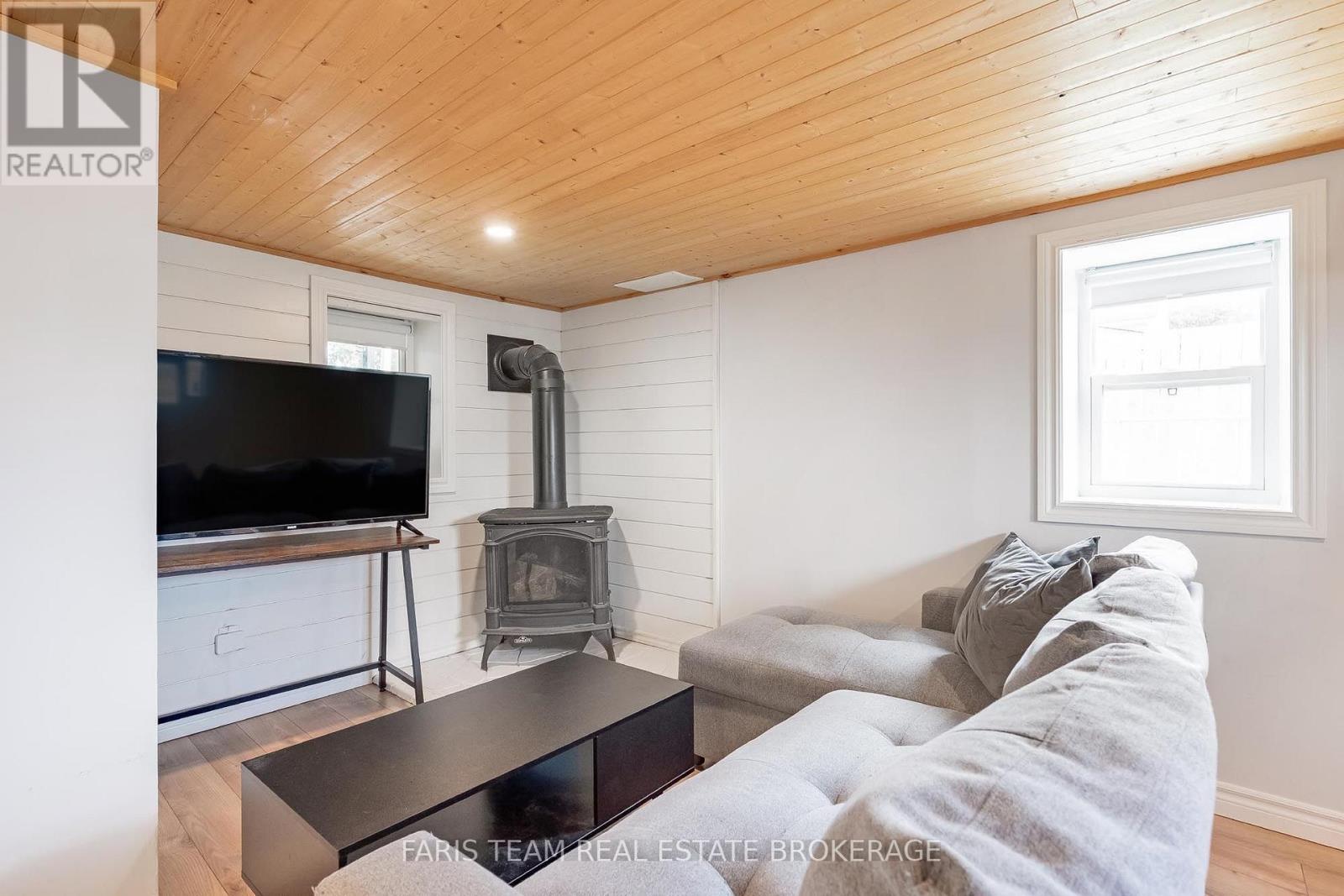 5 Robert Street, Barrie, Ontario  L4N 3H2 - Photo 6 - S13583486