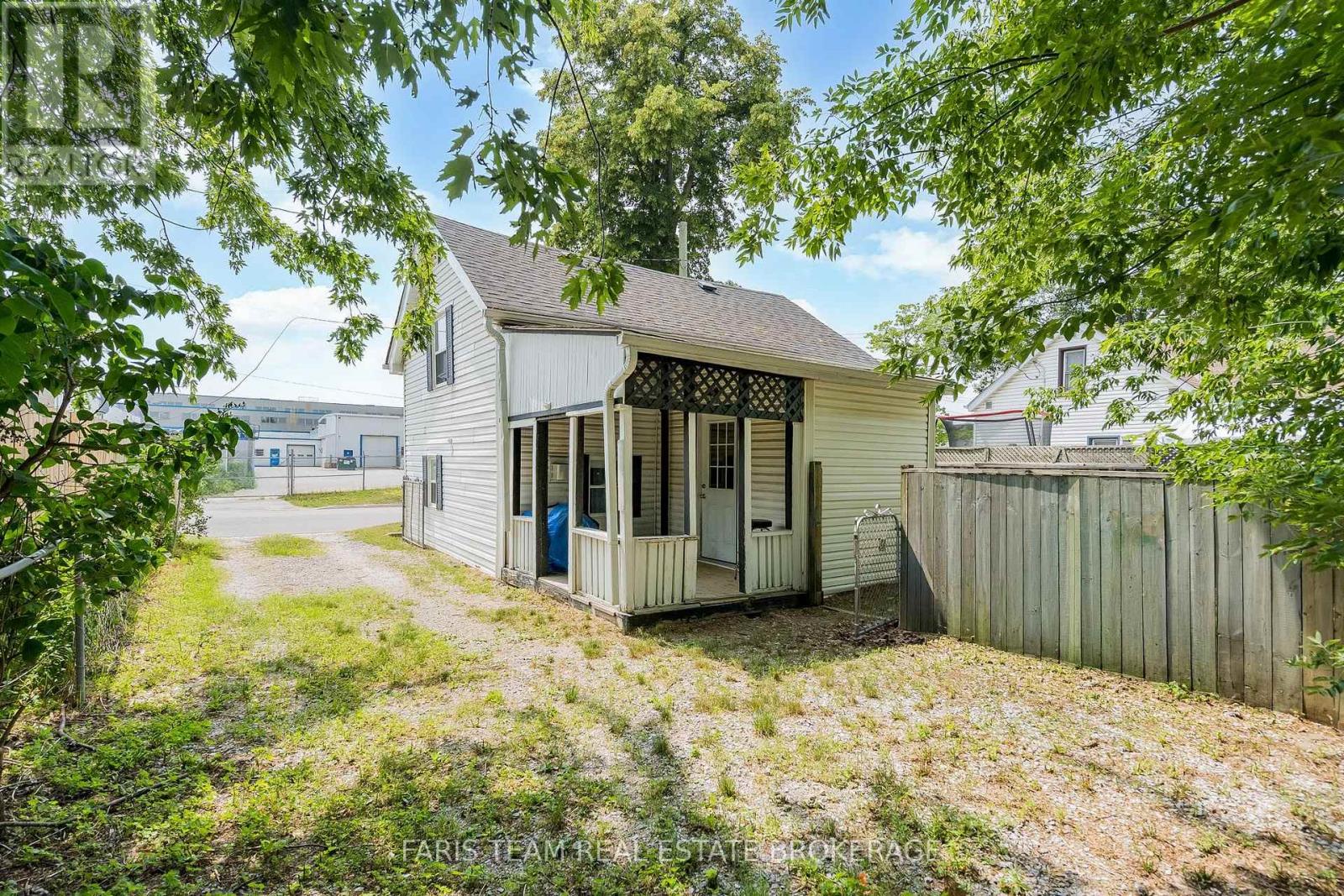 5 Robert Street, Barrie, Ontario  L4N 3H2 - Photo 17 - S13583486