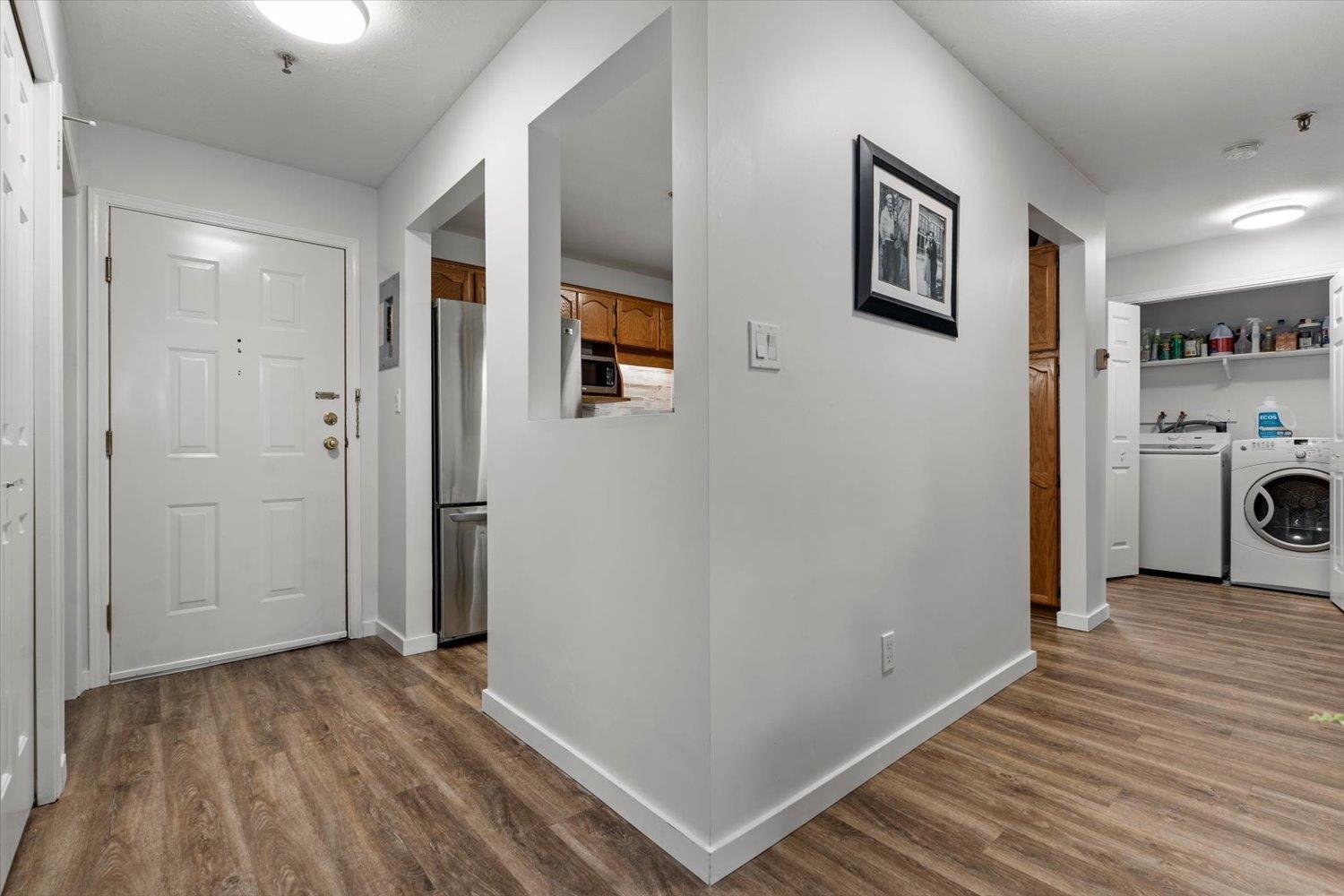 201 5710 201 Street, Langley, British Columbia  V3A 8A8 - Photo 4 - R3162018