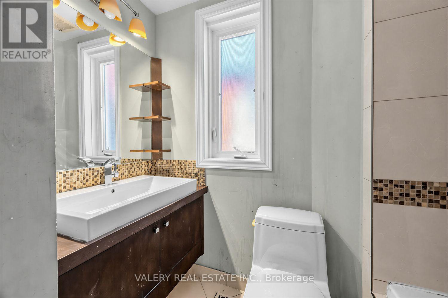 472 Crawford Street, Toronto, Ontario  M6G 3J8 - Photo 7 - C13756772