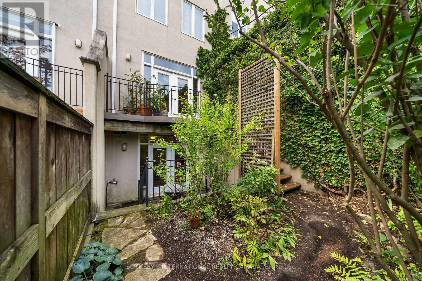 213 Walmer Road, Toronto, Ontario  M5R 3P7 - Photo 2 - C13756922