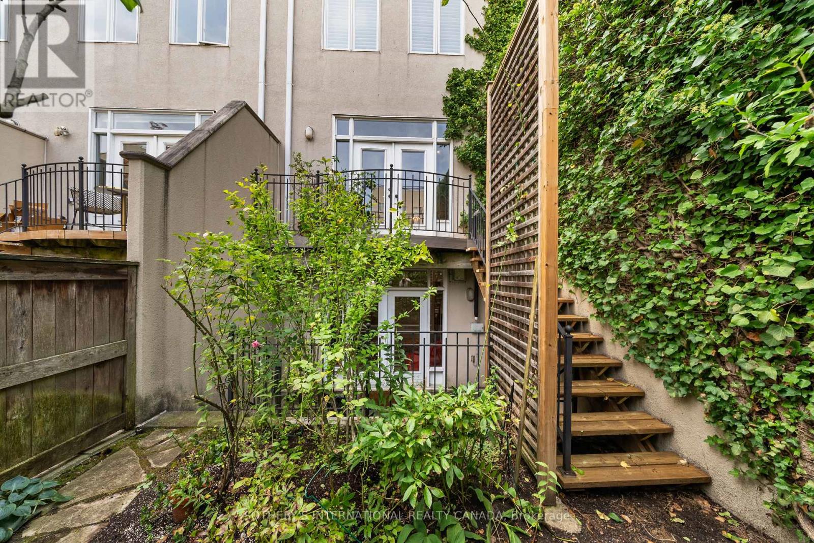 213 Walmer Road, Toronto, Ontario  M5R 3P7 - Photo 3 - C13756922