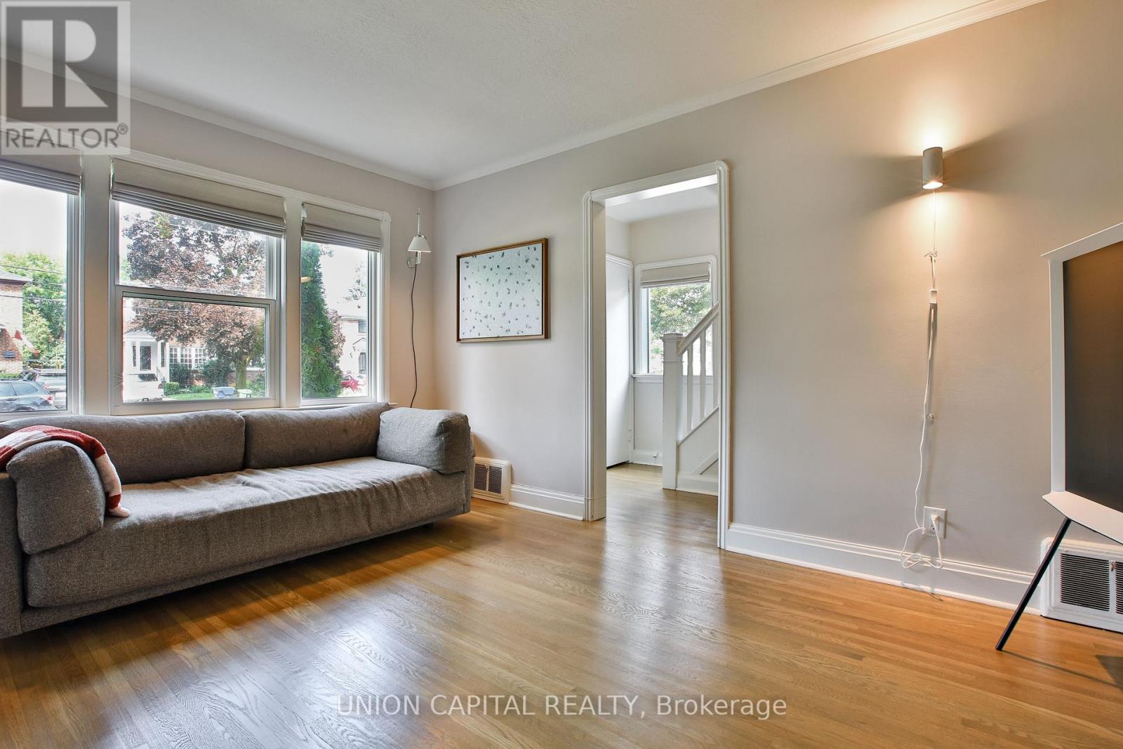 81 Thursfield Crescent, Toronto, Ontario  M4G 2N4 - Photo 4 - C13756930