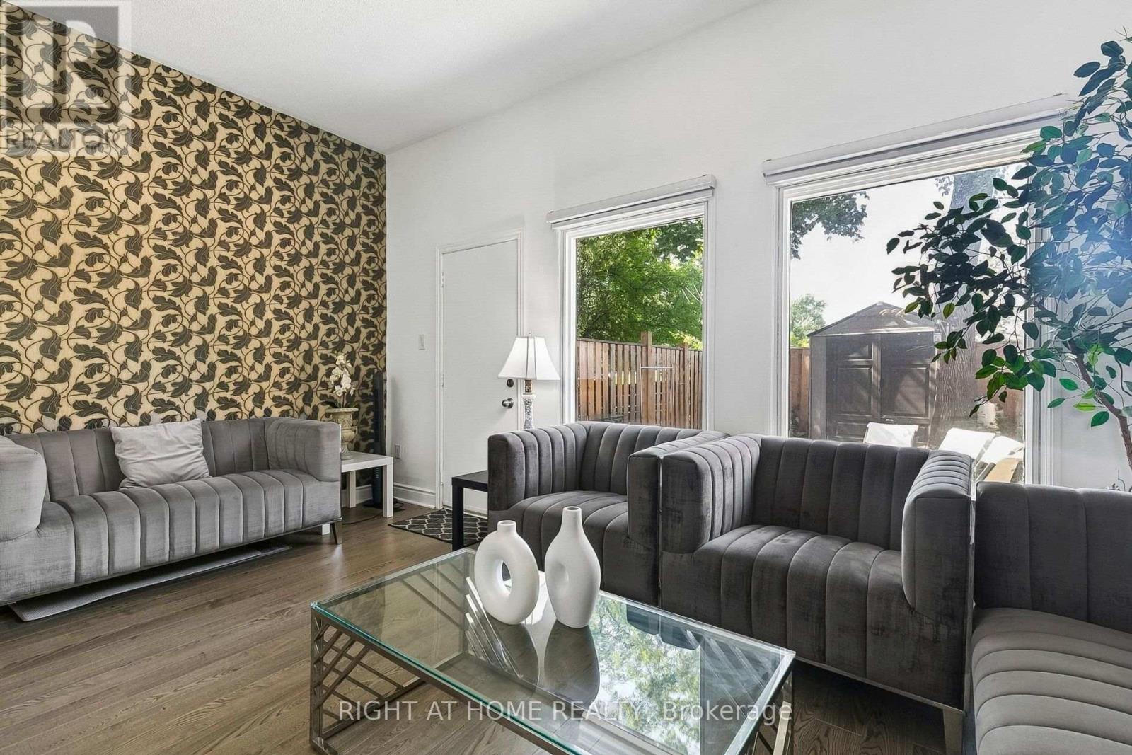 12 L'amoreaux Drive, Toronto, Ontario  M1W 2L9 - Photo 4 - E13756822