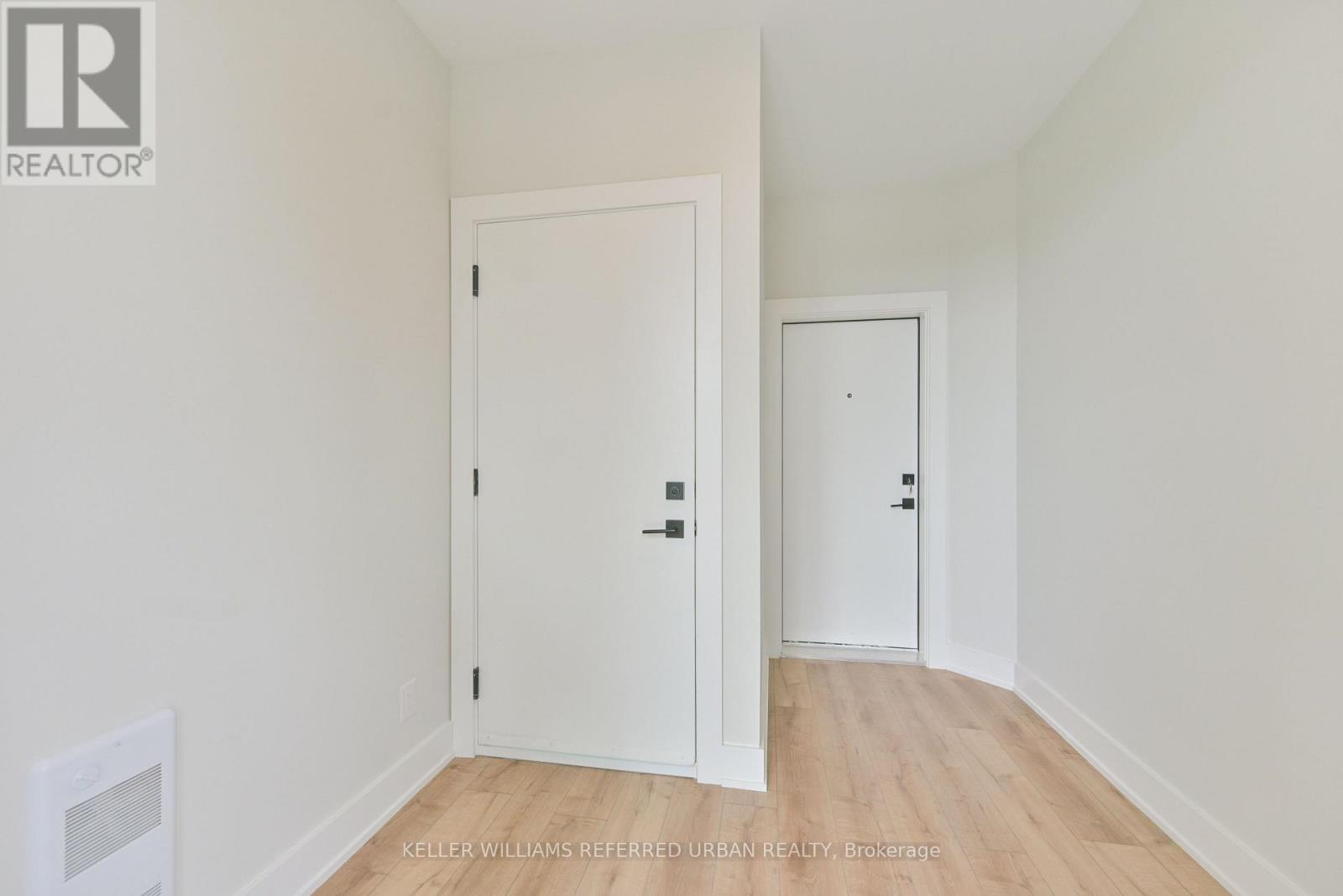 2 - 2420 Gerrard Street E, Toronto, Ontario  M4E 2E9 - Photo 5 - E13756836