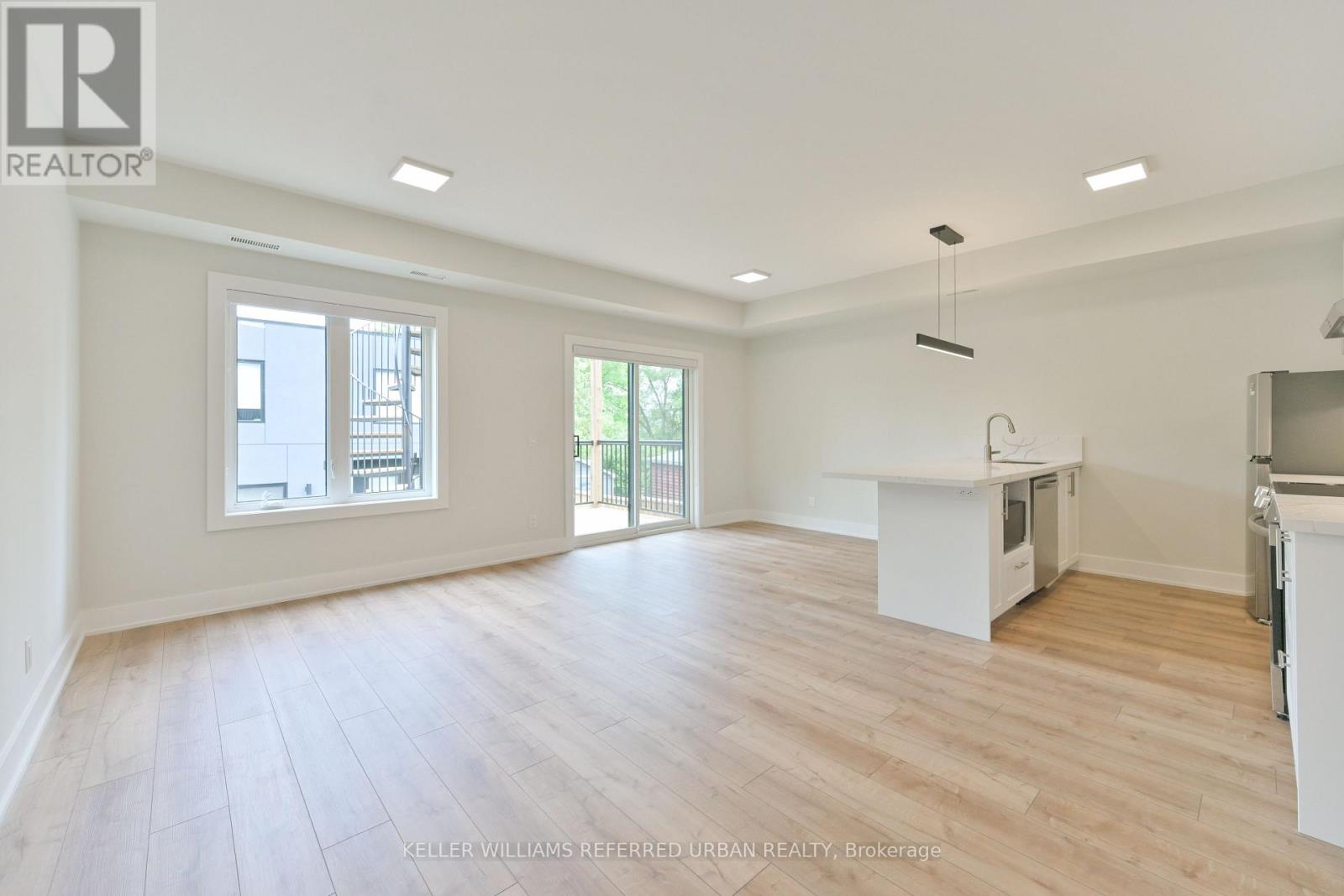 2 - 2420 Gerrard Street E, Toronto, Ontario  M4E 2E9 - Photo 9 - E13756836
