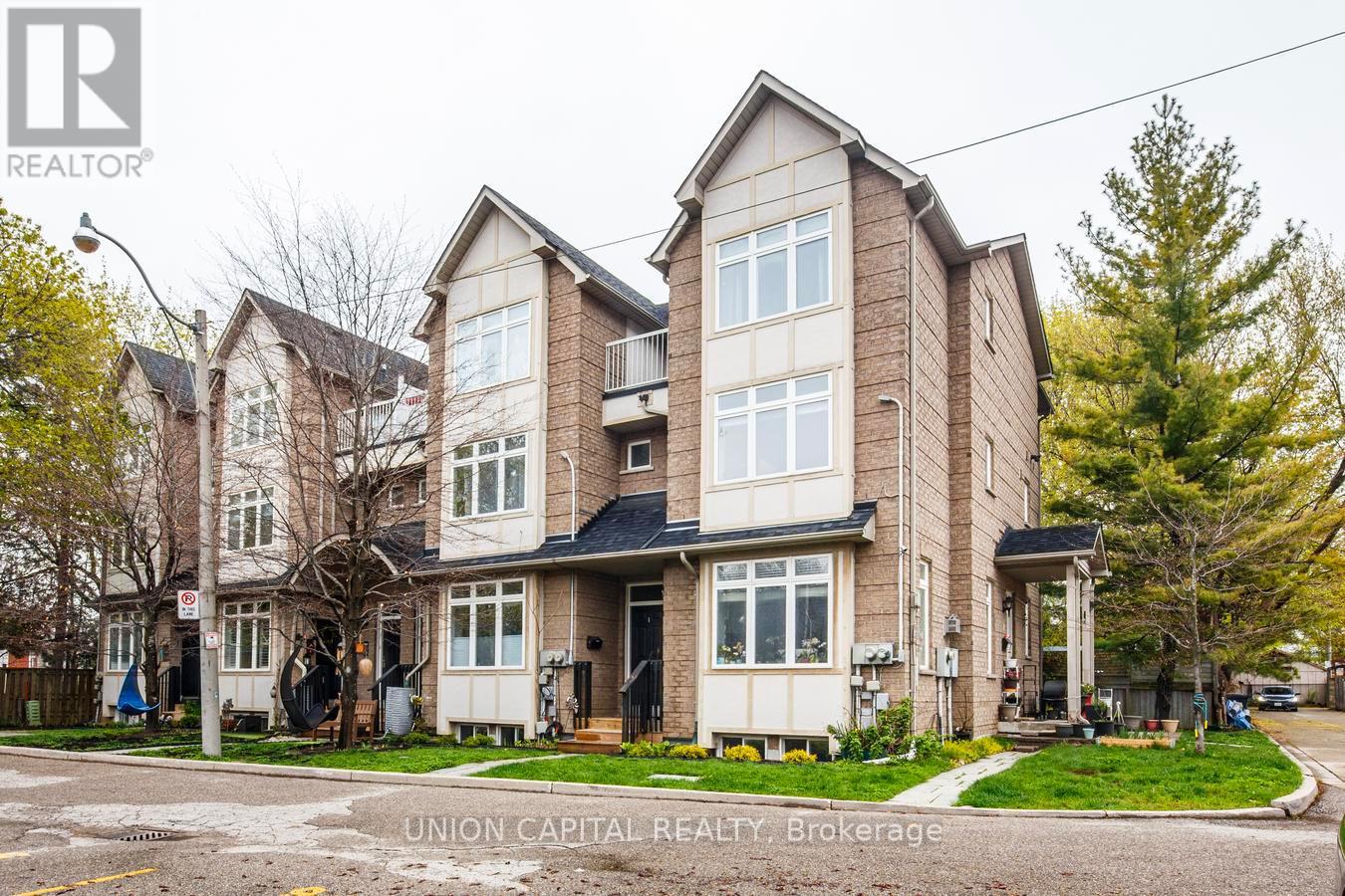 8 - 1 Bastedo Avenue, Toronto, Ontario  M4C 5S7 - Photo 2 - E13756968