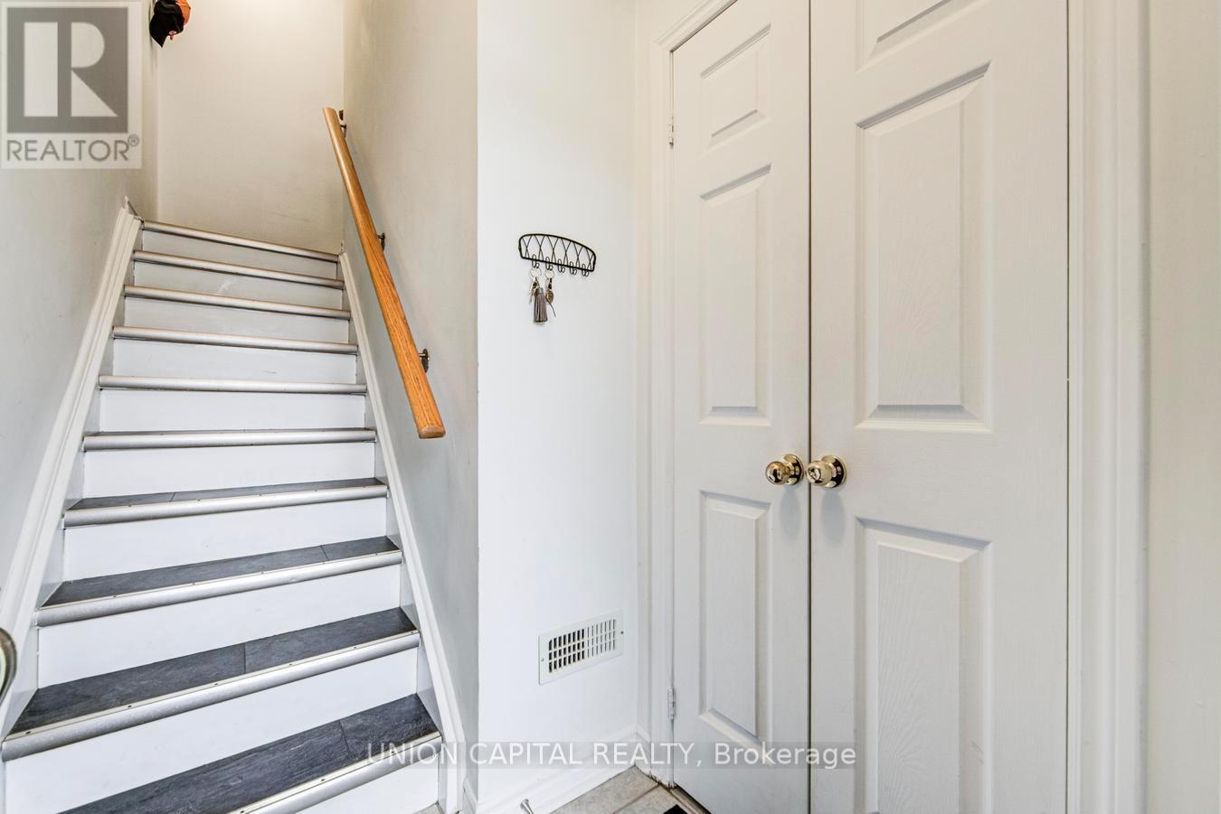 8 - 1 Bastedo Avenue, Toronto, Ontario  M4C 5S7 - Photo 4 - E13756968