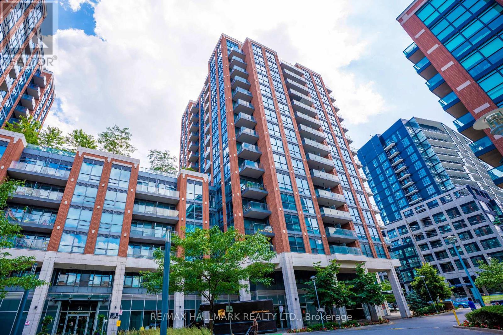 905 - 31 TIPPETT ROAD, Toronto, Ontario