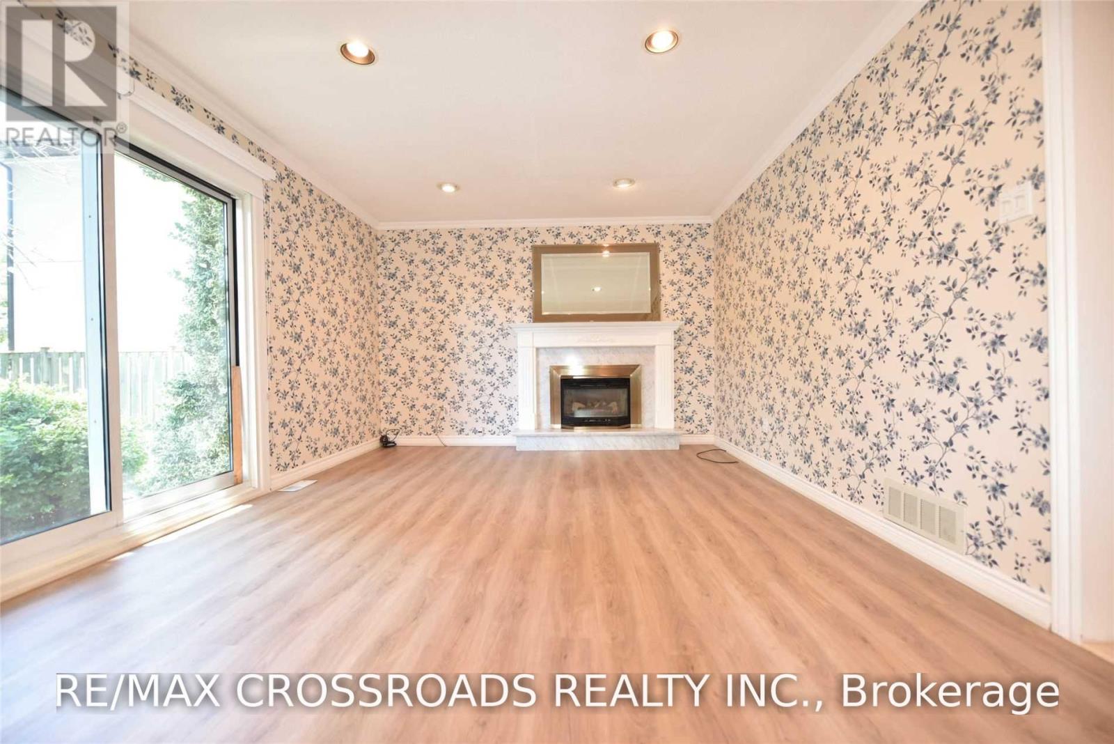 52 Emmeloord Crescent, Markham, Ontario  L3R 1P8 - Photo 2 - N13756800