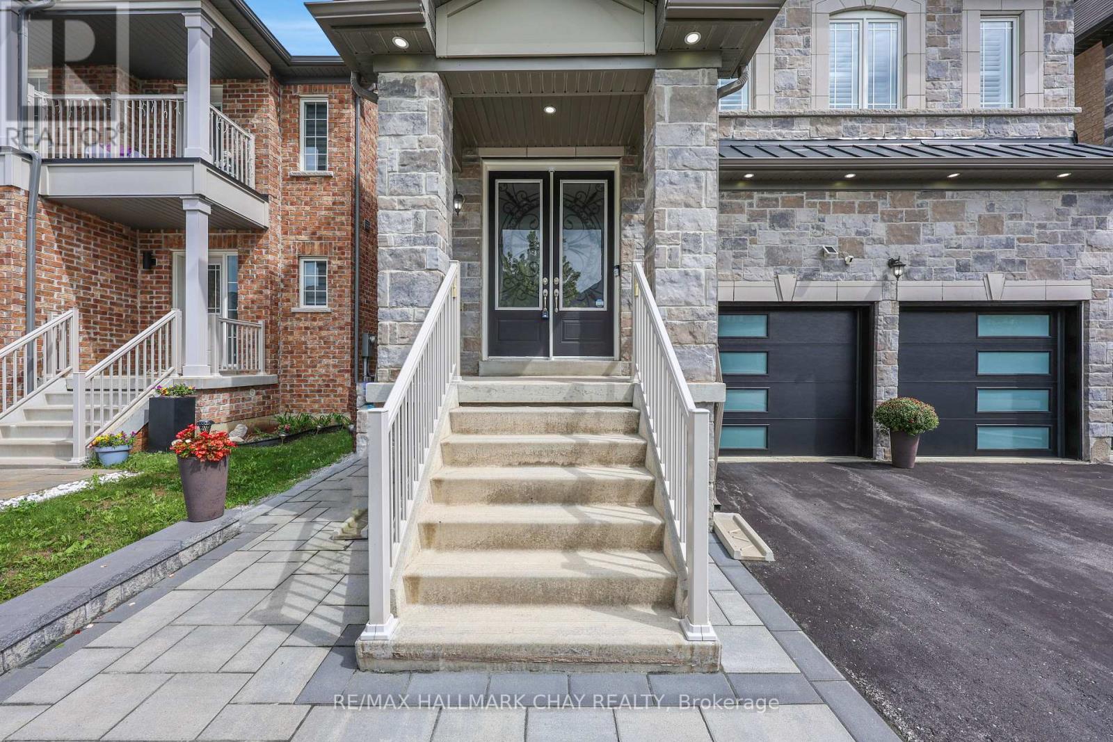 35 Tyndall Drive, Bradford West Gwillimbury (Bradford), Ontario  L3Z 4G6 - Photo 2 - N13756834