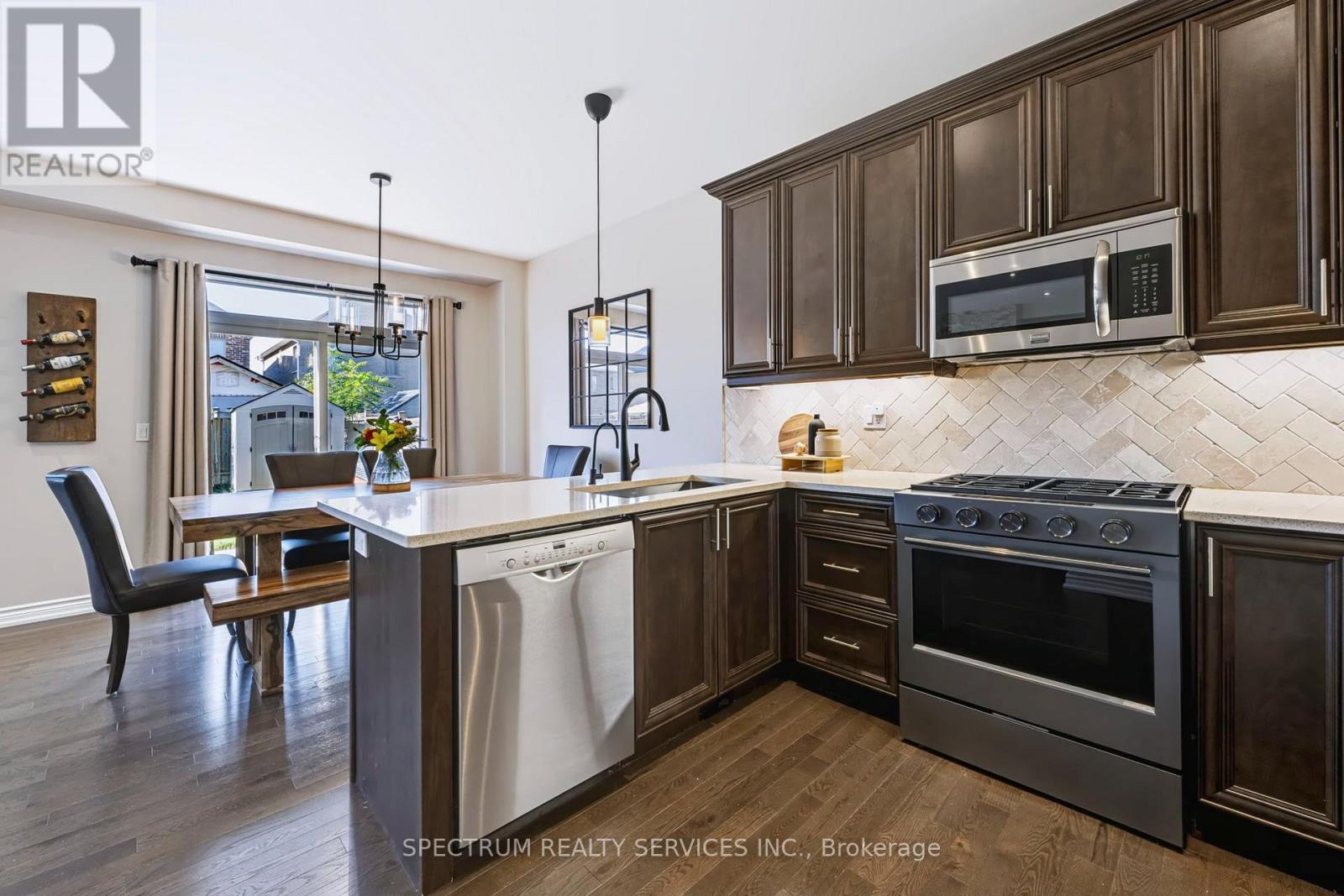 69 Strachan Trail, New Tecumseth (Beeton), Ontario  L0G 1A0 - Photo 13 - N13756936
