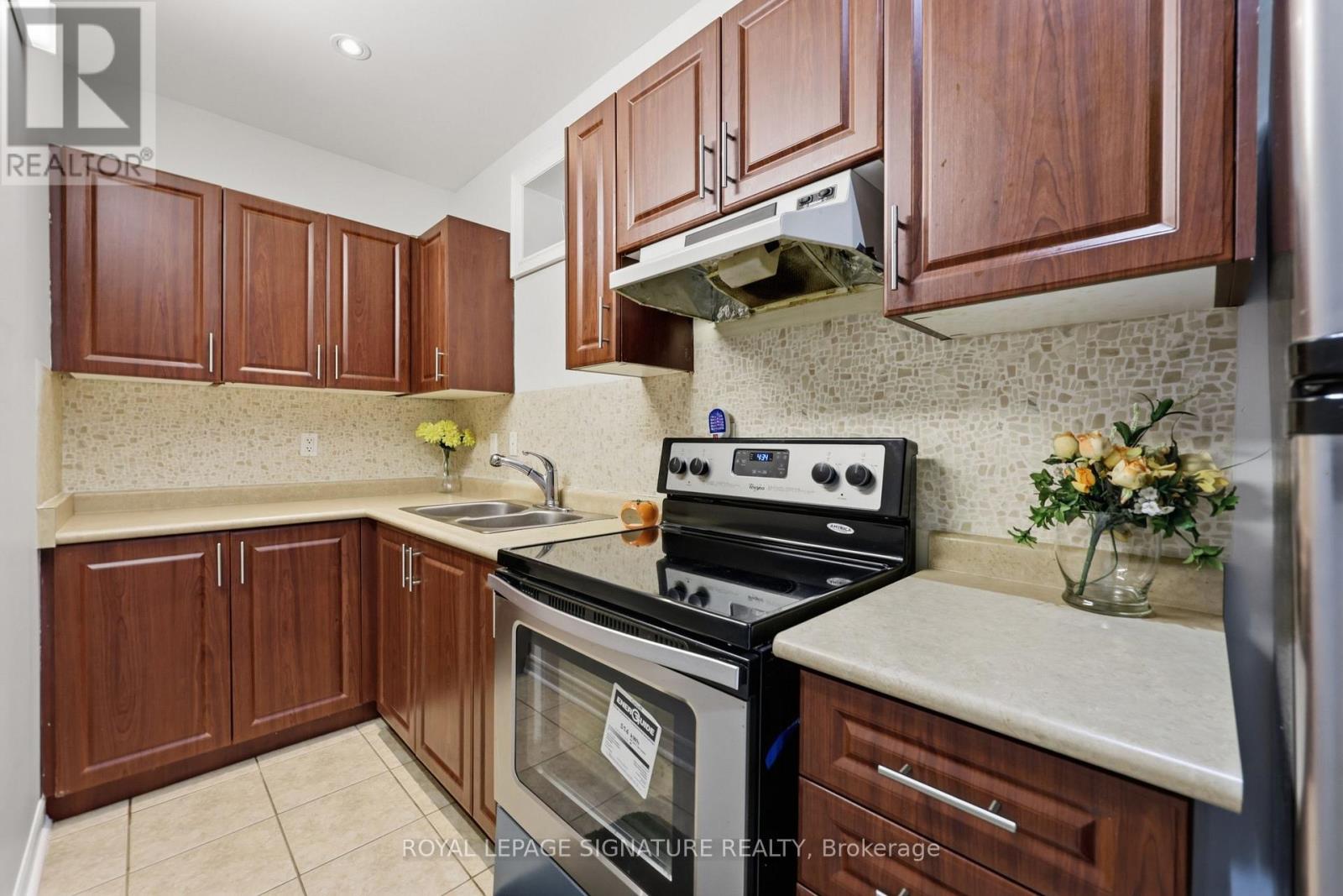Bsmt - 221 Peak Point Boulevard, Vaughan, Ontario L6A 0B6 - Photo 4 - N13756966