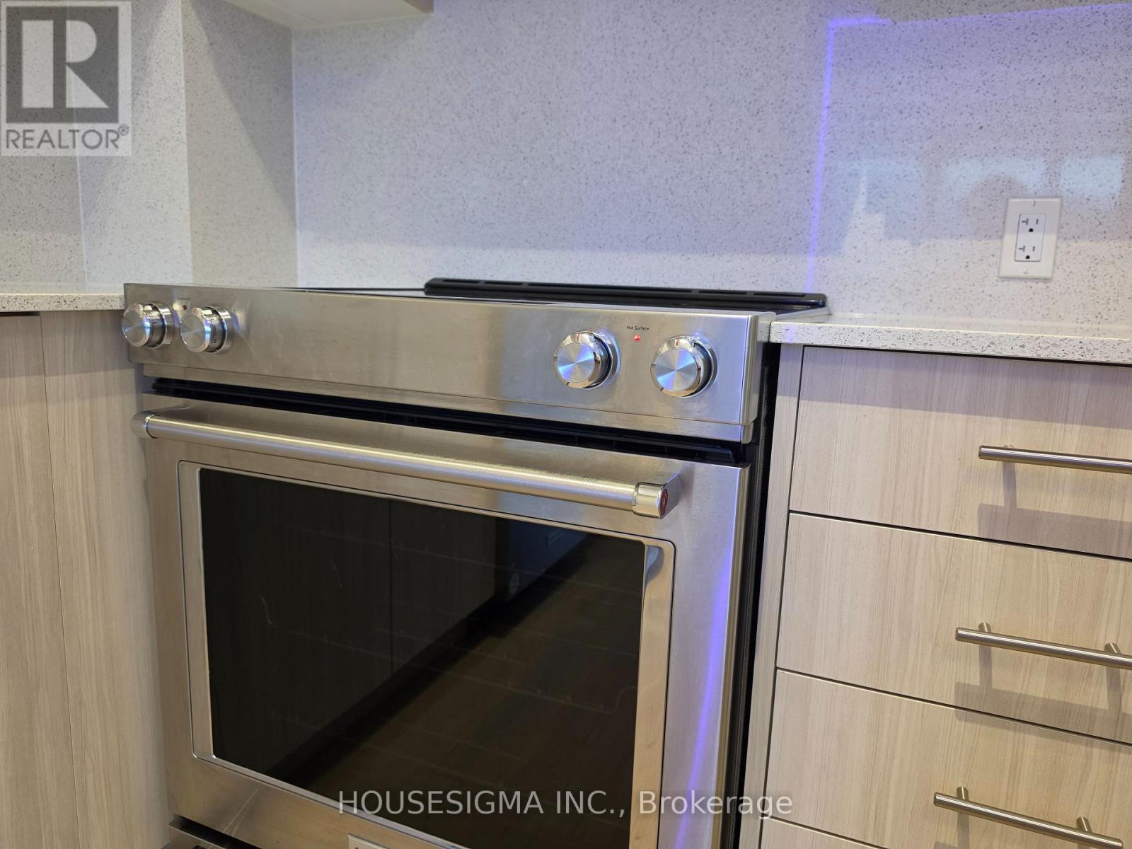 Ph 218 - 9000 Jane Street, Vaughan, Ontario  L4K 0M6 - Photo 10 - N13757016