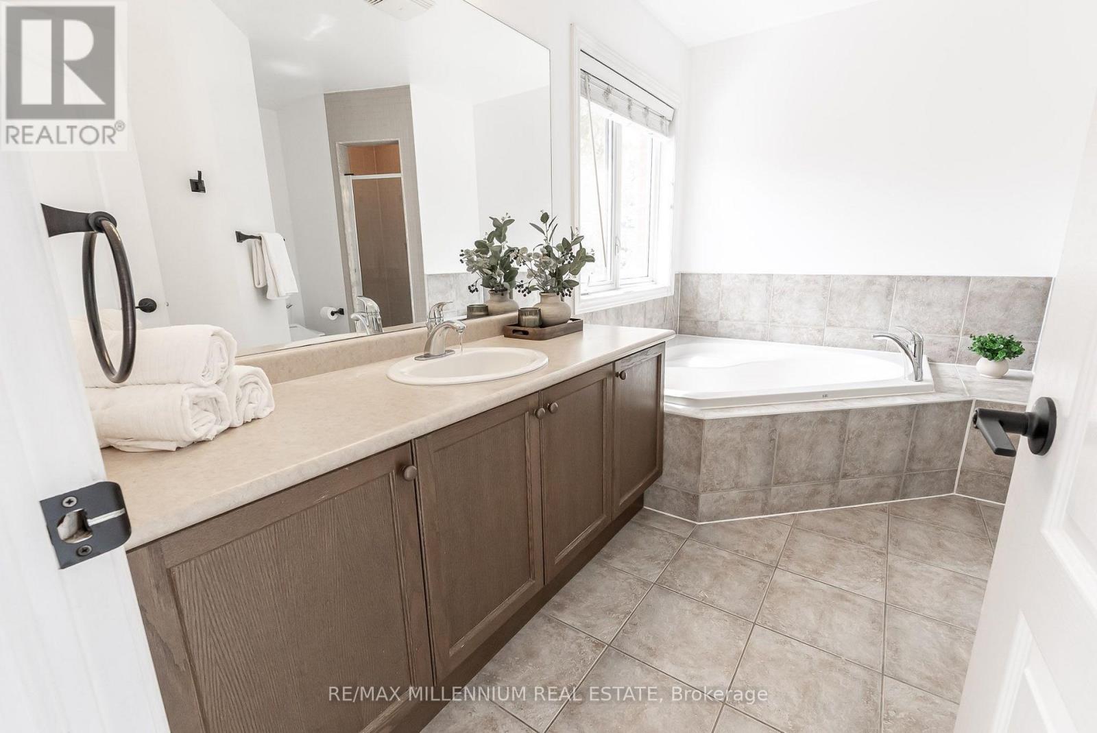 107 Horsedreamer Lane, Whitchurch-Stouffville, Ontario  L4A 0K8 - Photo 28 - N13757048