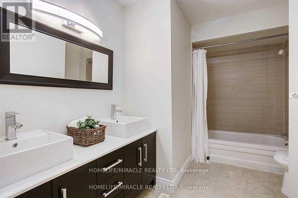 2889 Gulfstream Way, Mississauga (Meadowvale), Ontario  L5N 6K3 - Photo 25 - W13524616