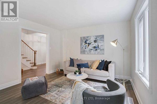 2889 Gulfstream Way, Mississauga (Meadowvale), Ontario  L5N 6K3 - Photo 3 - W13524616