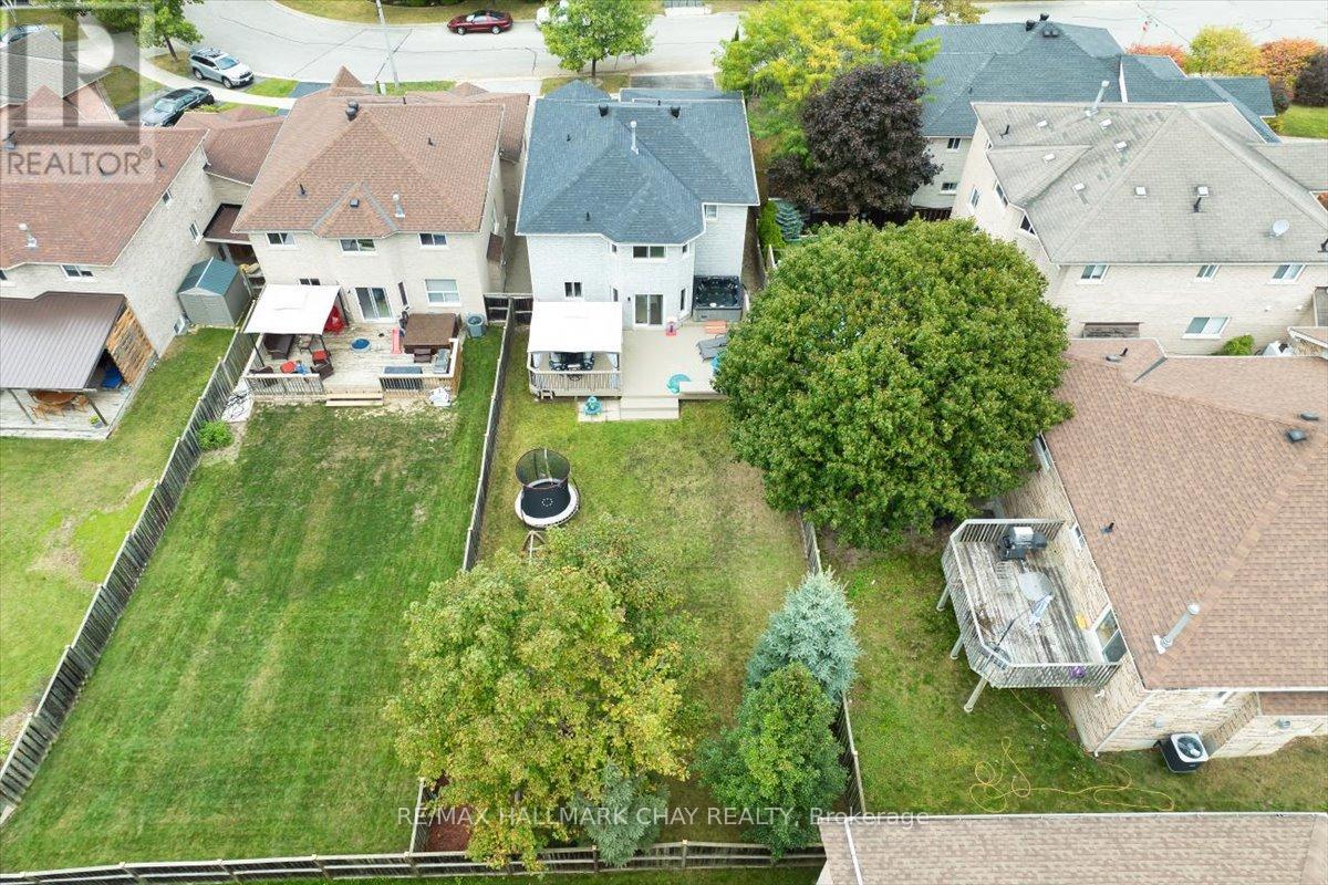 3 Bell Street, Barrie, Ontario  L4N 0J2 - Photo 3 - S13756886