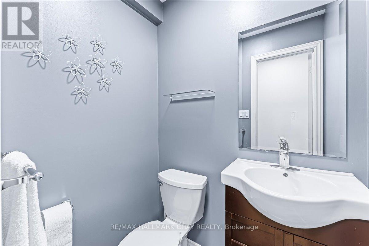 3 Bell Street, Barrie, Ontario  L4N 0J2 - Photo 6 - S13756886