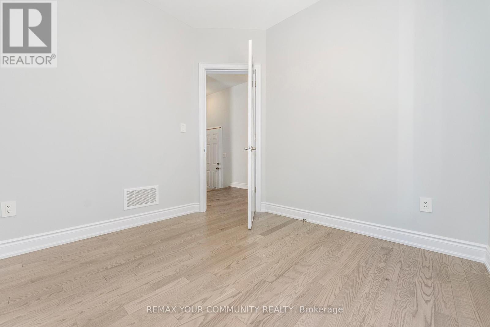 105 Bearberry Road, Springwater, Ontario  L9X 0P4 - Photo 7 - S13757026