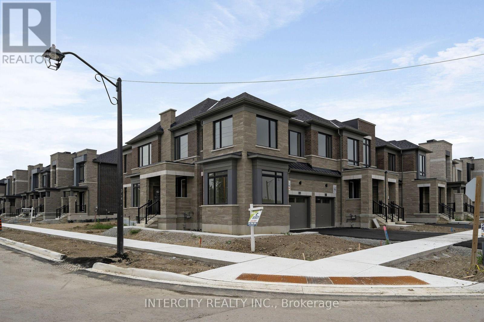 20-104 - 13969 Chickadee Lane, Caledon (Bolton West), Ontario  L7E 4N1 - Photo 2 - W13756766