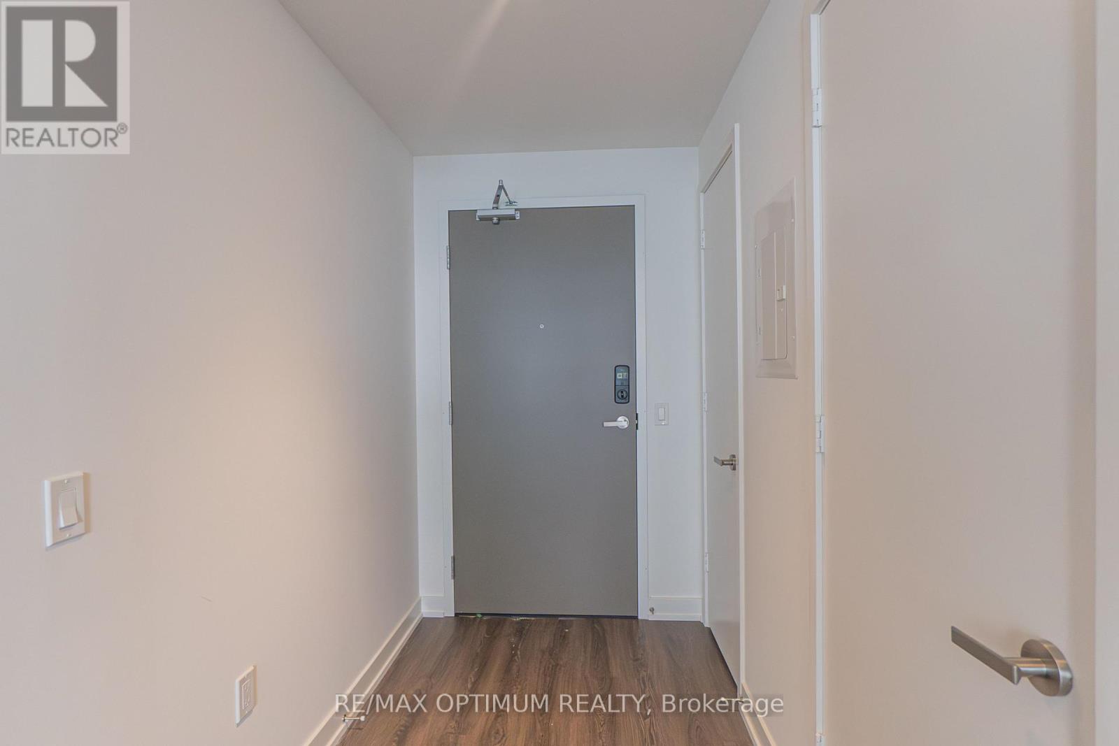 6201 - 448 Burnhampthrope Road, Mississauga, Ontario  L5B 0R4 - Photo 2 - W13756798