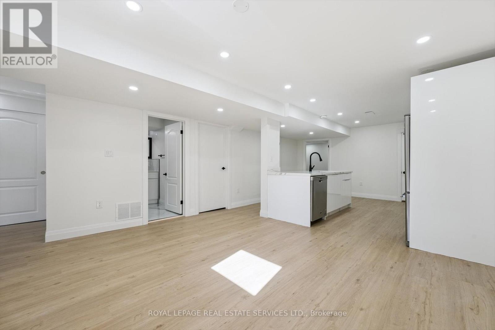 Bsmt Apt - 3872 Densbury Drive, Mississauga, Ontario  L5N 6Y9 - Photo 10 - W13756810