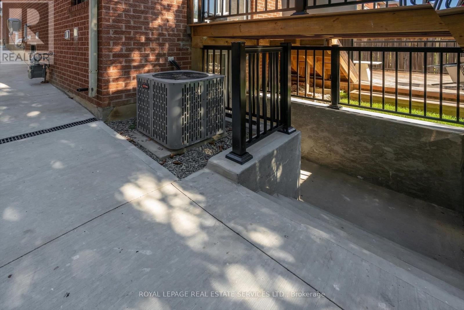 Bsmt Apt - 3872 Densbury Drive, Mississauga, Ontario  L5N 6Y9 - Photo 4 - W13756810