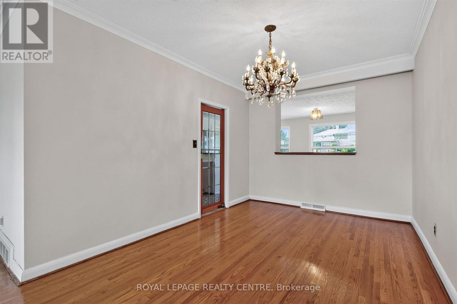 22 Euphrasia Drive, Toronto, Ontario  M6B 3V9 - Photo 10 - W13756824
