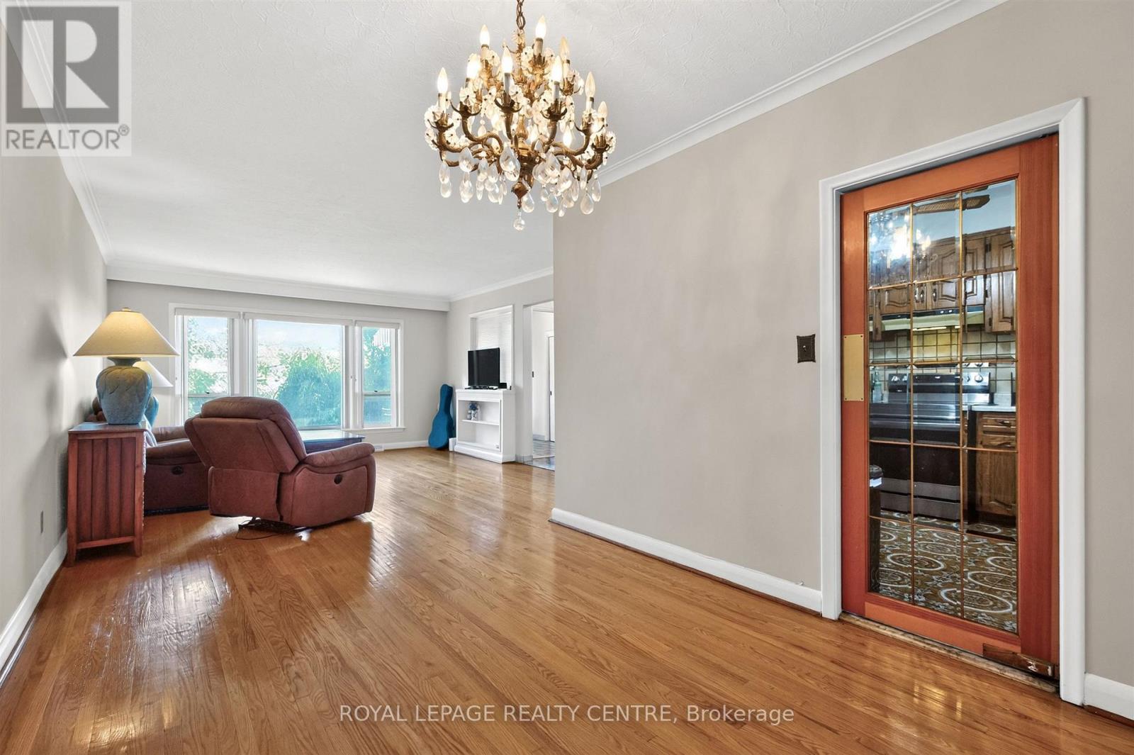 22 Euphrasia Drive, Toronto, Ontario  M6B 3V9 - Photo 11 - W13756824