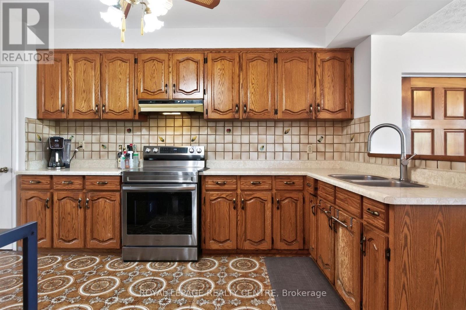 22 Euphrasia Drive, Toronto, Ontario  M6B 3V9 - Photo 12 - W13756824