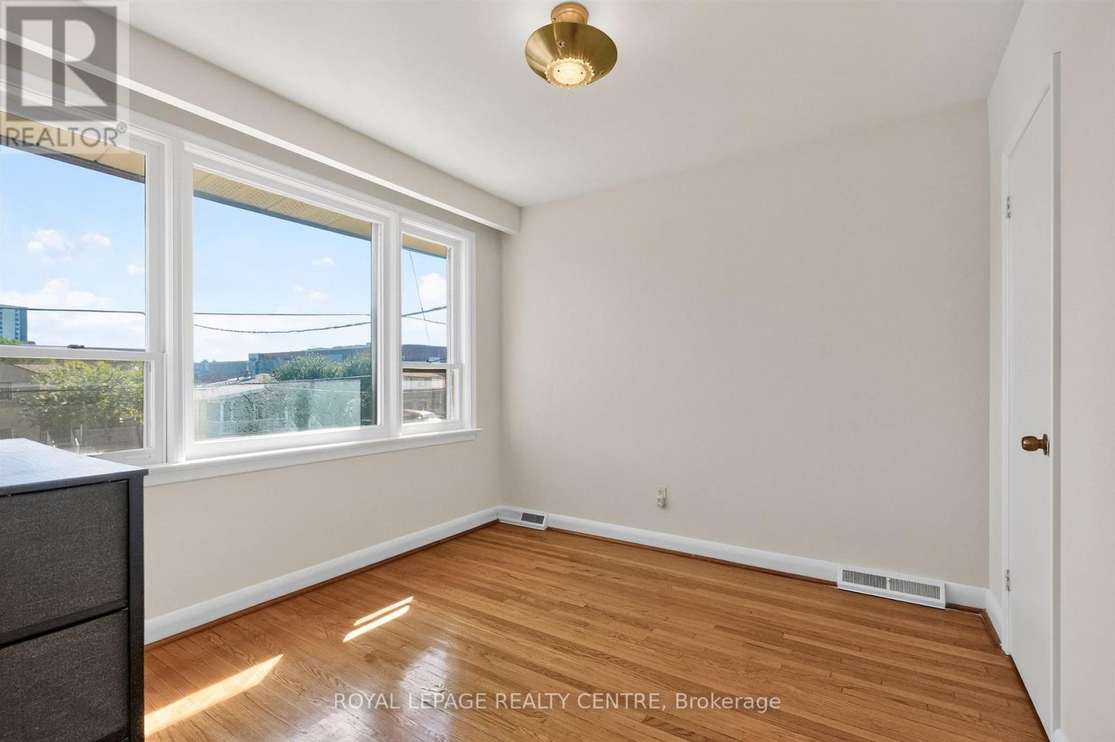 22 Euphrasia Drive, Toronto, Ontario  M6B 3V9 - Photo 17 - W13756824