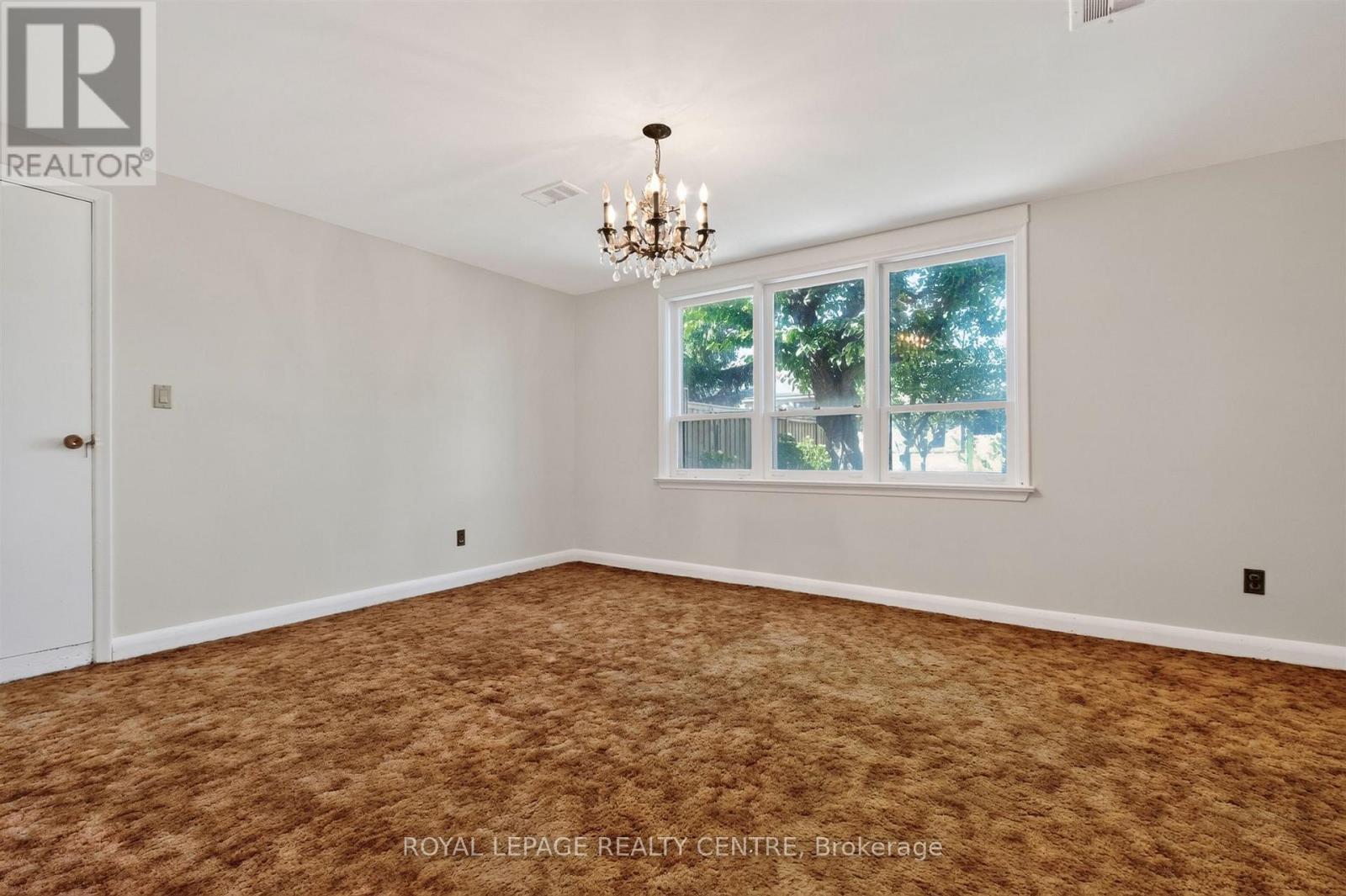 22 Euphrasia Drive, Toronto, Ontario  M6B 3V9 - Photo 18 - W13756824