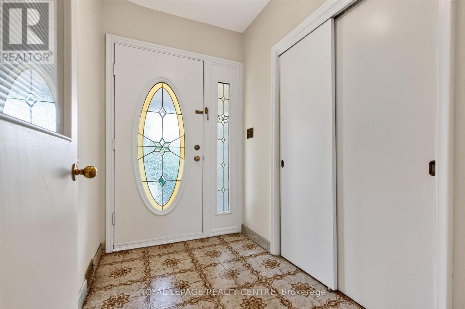 22 Euphrasia Drive, Toronto, Ontario  M6B 3V9 - Photo 5 - W13756824