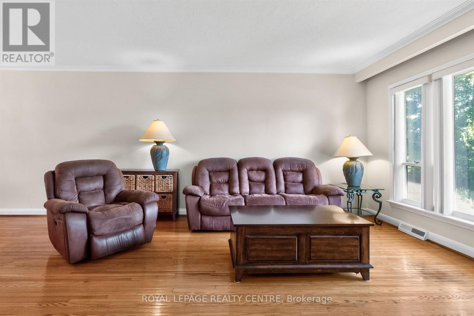 22 Euphrasia Drive, Toronto, Ontario  M6B 3V9 - Photo 7 - W13756824