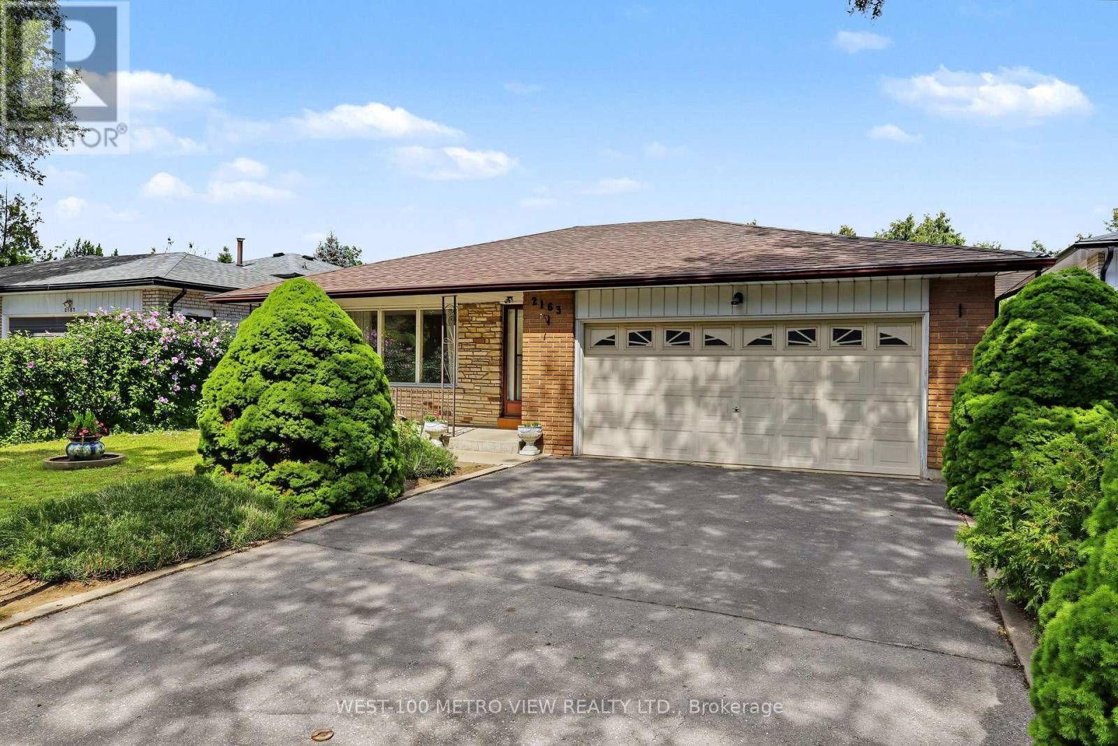 2163 Asta Drive, Mississauga, Ontario  L5A 2T6 - Photo 2 - W13756828