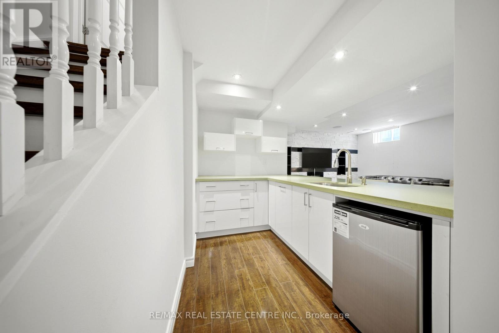 567 Bridgeview Road, Oakville, Ontario  L6M 0P2 - Photo 40 - W13756846