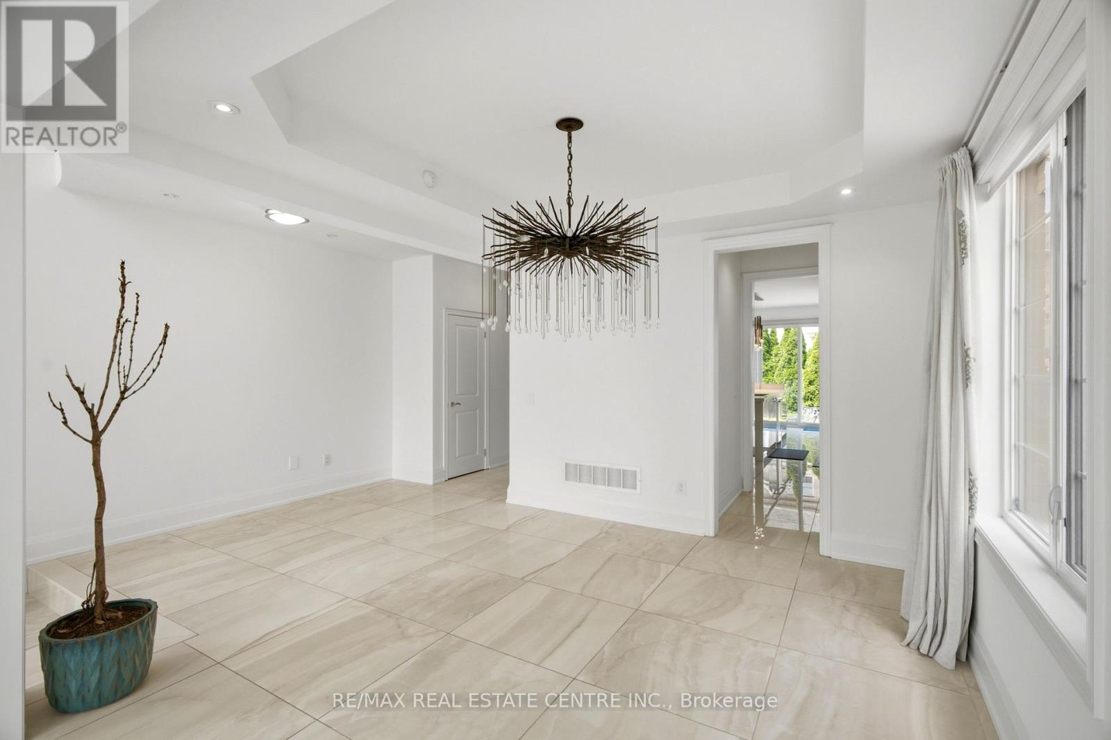 567 Bridgeview Road, Oakville, Ontario  L6M 0P2 - Photo 8 - W13756846