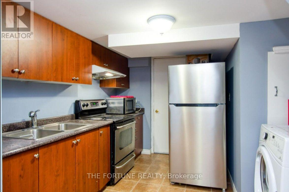 18 Saint Eugene Street, Brampton, Ontario  L6Y 0K9 - Photo 10 - W13756990