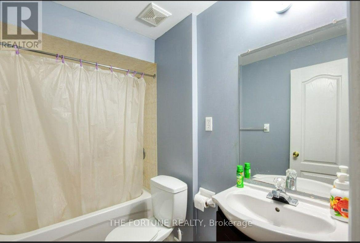 18 Saint Eugene Street, Brampton, Ontario  L6Y 0K9 - Photo 12 - W13756990